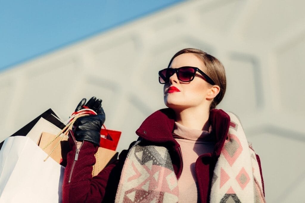SeemlessShopping_Heartsatlove people, woman, girl
